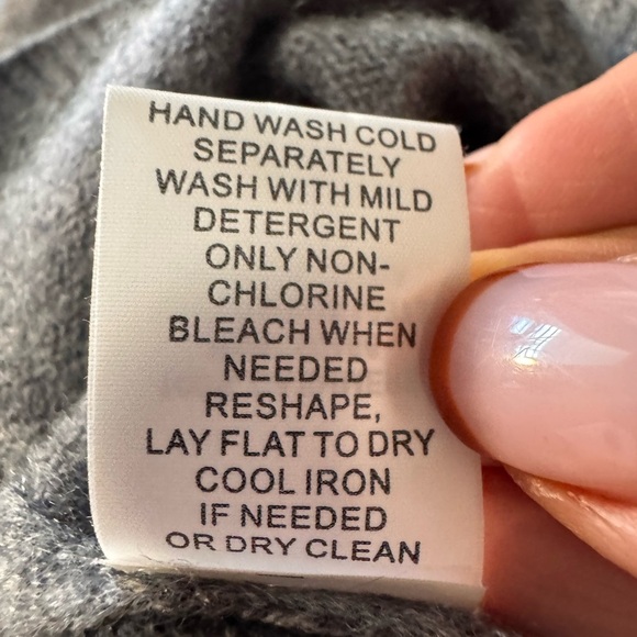 41 Hawthorn Gray 100% Cashmere V-Neck Women's Sweater - Picture 7 of 8